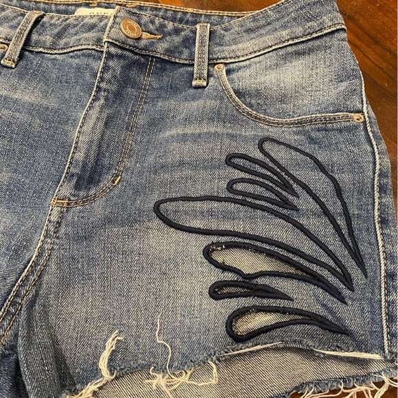 Guess Jean Shorts Embroidered Peek-a-boo Size 27 - Picture 5 of 11